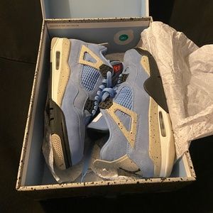 Retro Jordan 4 university blue